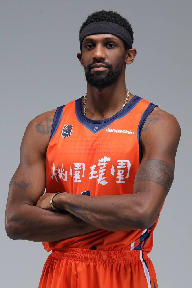 https://img.1guanwang.com/img/basketball/player/f04a00627d11a4ab90d61a2e8950d861.jpg